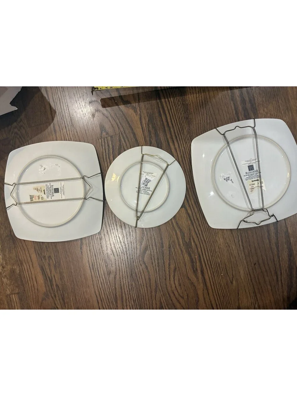 Roscher Damask Collection Stoneware Plates Set of 3, Black/White, MW/DS Safe